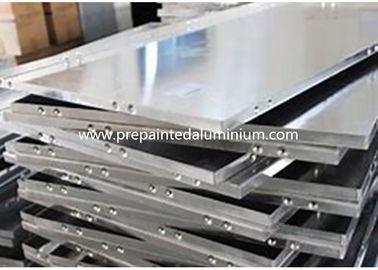 Zwykły arkusz aluminiowy o szerokości 30-2500 mm na lampy / reflektory / tablice odblaskowe