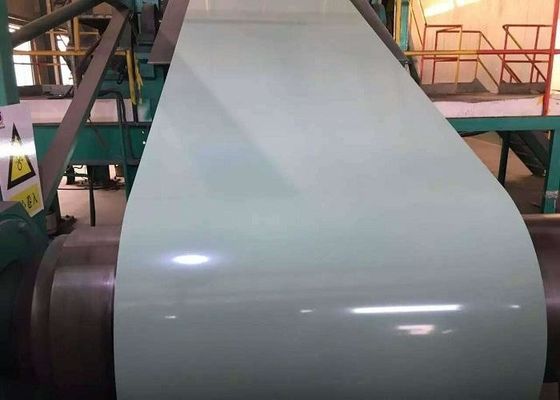 Węzeł aluminiowy pokryty błyszczącym białym kolorem