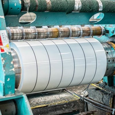 Stop 3003 H24 0,55 mm grubość Biały kolor powłoka aluminiowa cewka do ścieków