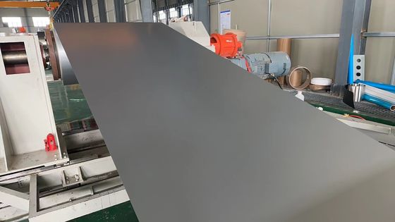 Stop aluminiowy 3105 Odporność na zadrapania 0,8 mm Grubość PE Farba Pre-malowana cewka aluminiowa stosowana do produkcji aluminiowej spływy