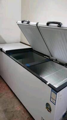 Płytka z wyróżniającej się odpornością na uderzenia i właściwościami lekkiej wagi w sektorze transportu