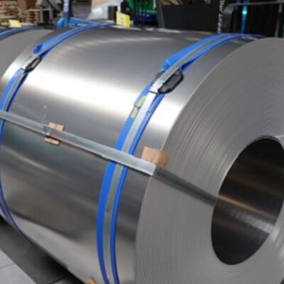 Aluminiowy stop 3003 Węzeł do dachu i ścianek. Grubość 0,5 ̇1,2 mm. Szerokość 1000 ̇1250 mm. PVDF powlekany.